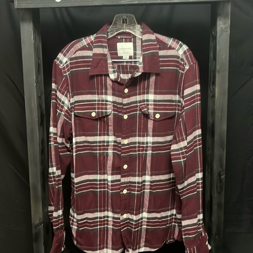 American Eagle- maroon, gray, and white flannel shirt